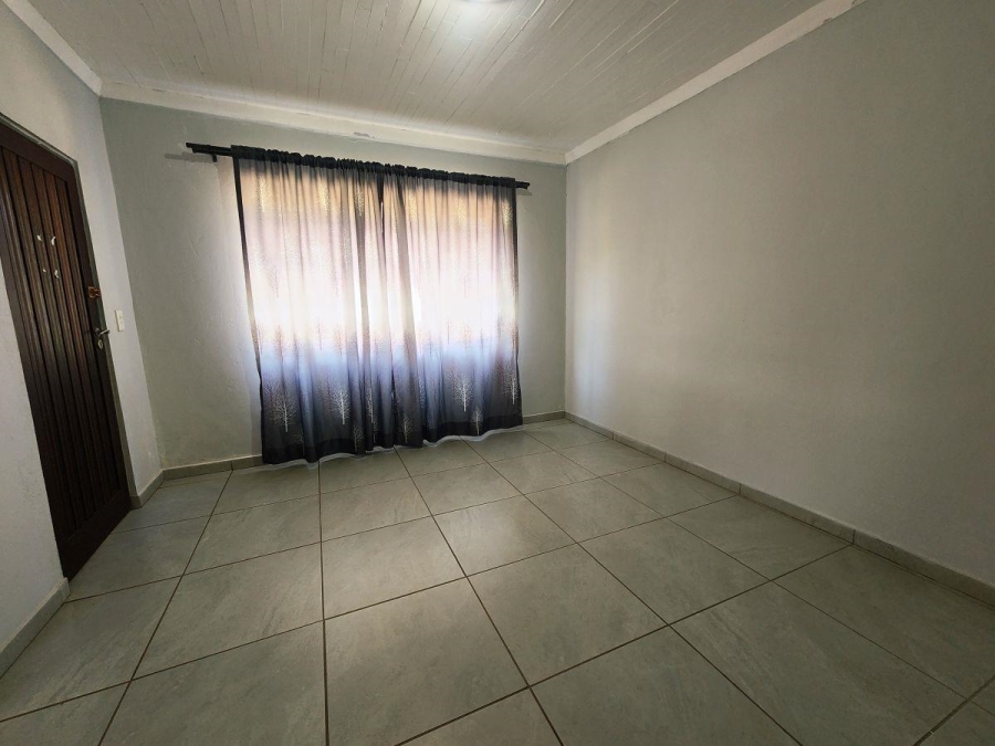 To Let 4 Bedroom Property for Rent in White River Mpumalanga