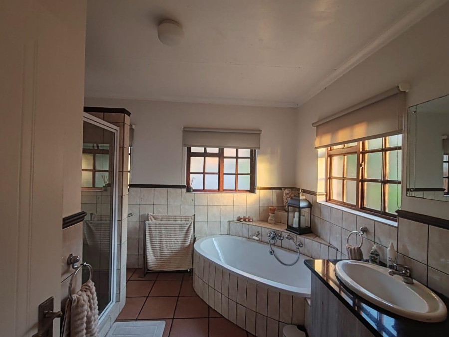 3 Bedroom Property for Sale in West Acres Mpumalanga