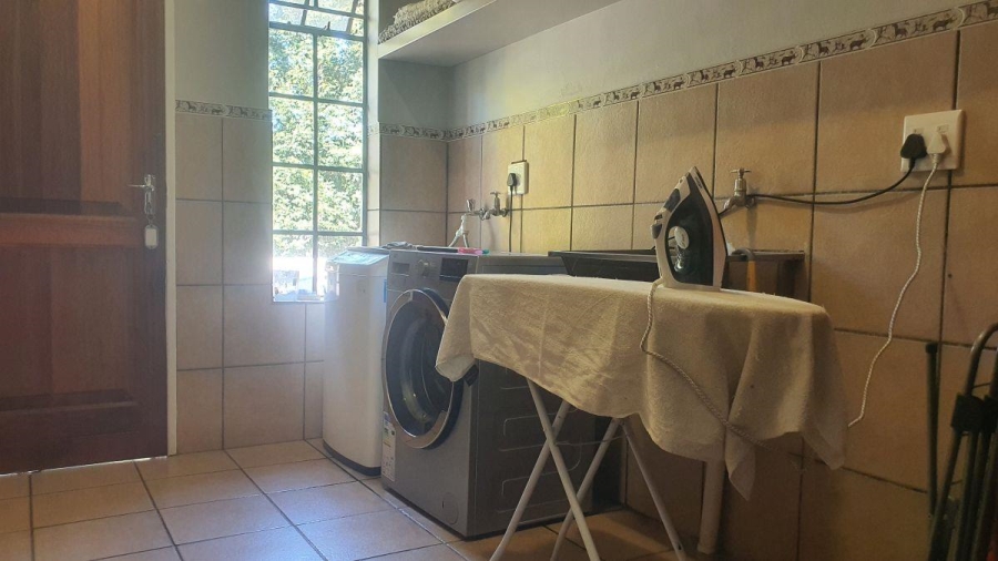 6 Bedroom Property for Sale in White River Mpumalanga