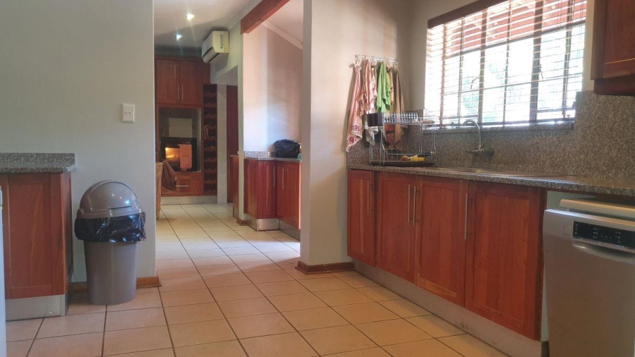 6 Bedroom Property for Sale in White River Mpumalanga