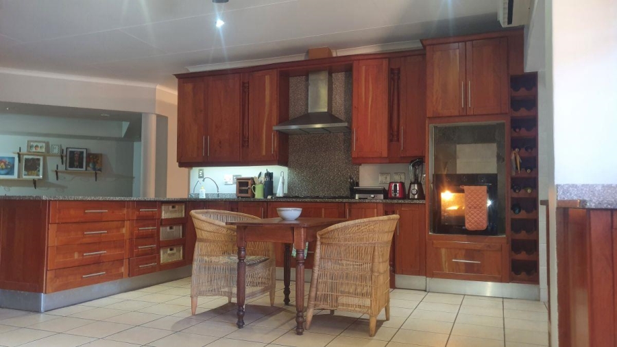 6 Bedroom Property for Sale in White River Mpumalanga