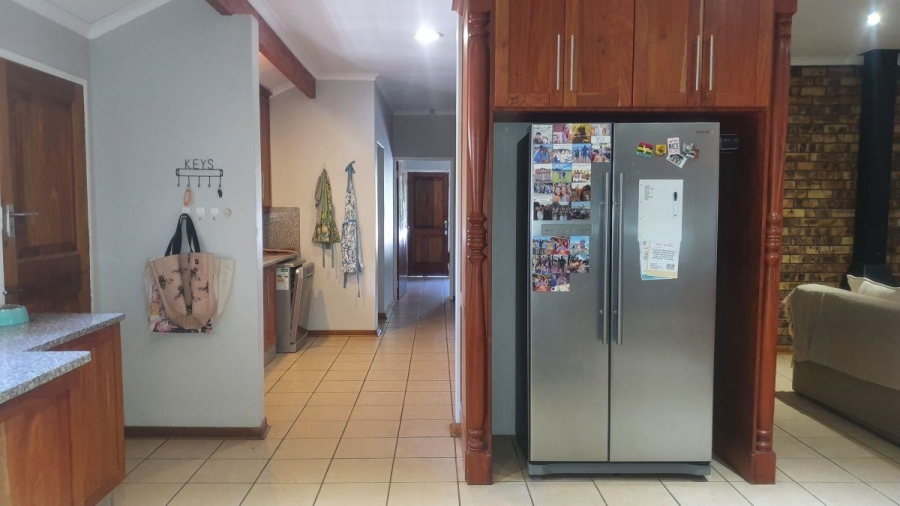 6 Bedroom Property for Sale in White River Mpumalanga