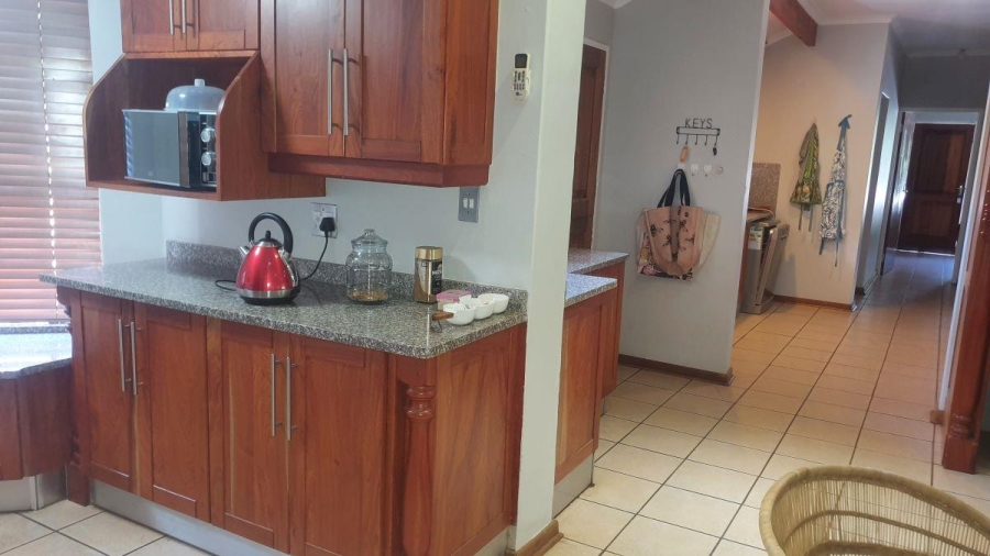 6 Bedroom Property for Sale in White River Mpumalanga