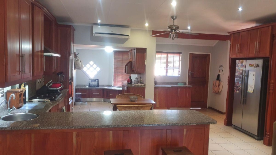 6 Bedroom Property for Sale in White River Mpumalanga