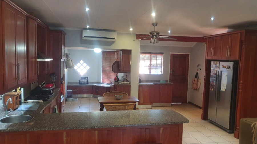 6 Bedroom Property for Sale in White River Mpumalanga