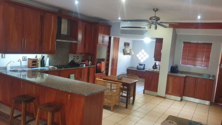 6 Bedroom Property for Sale in White River Mpumalanga
