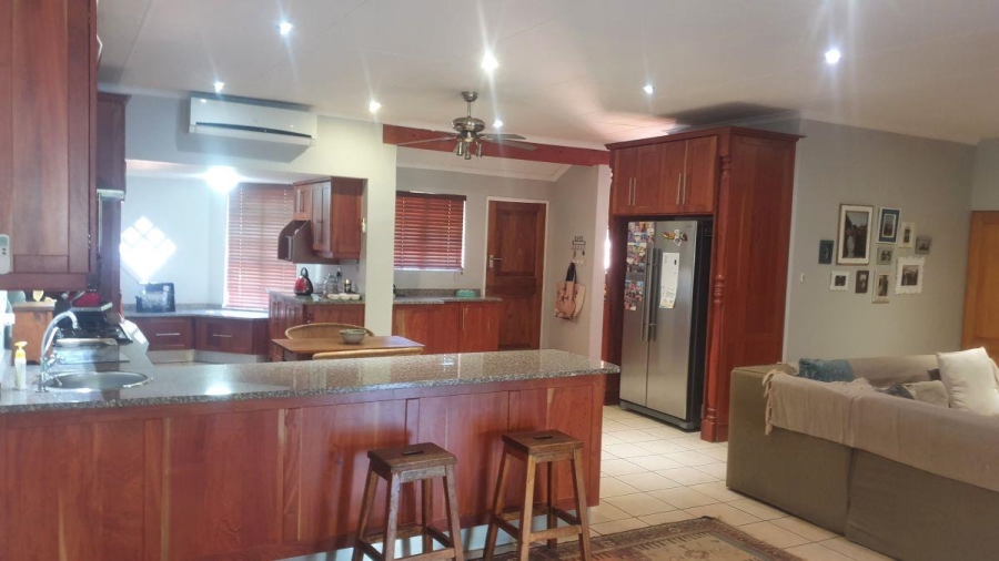 6 Bedroom Property for Sale in White River Mpumalanga