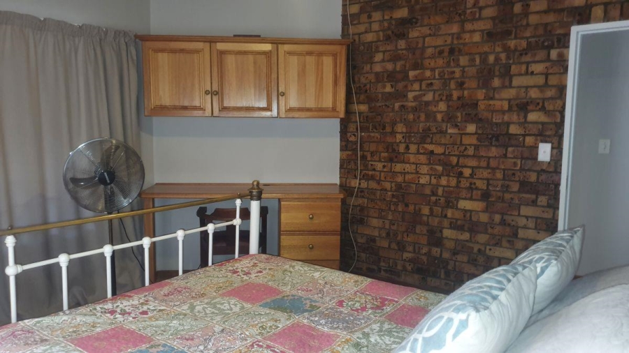 6 Bedroom Property for Sale in White River Mpumalanga