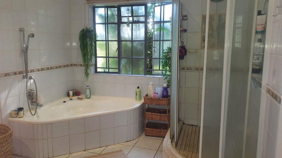 6 Bedroom Property for Sale in White River Mpumalanga