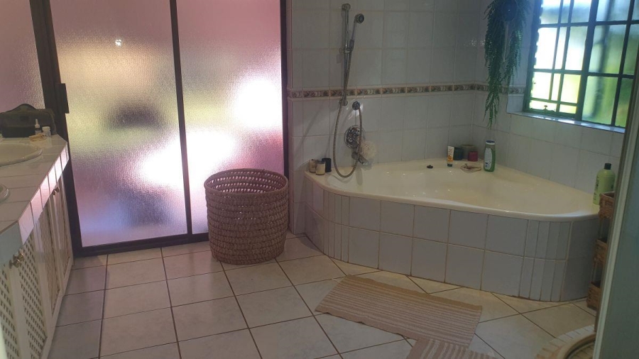 6 Bedroom Property for Sale in White River Mpumalanga