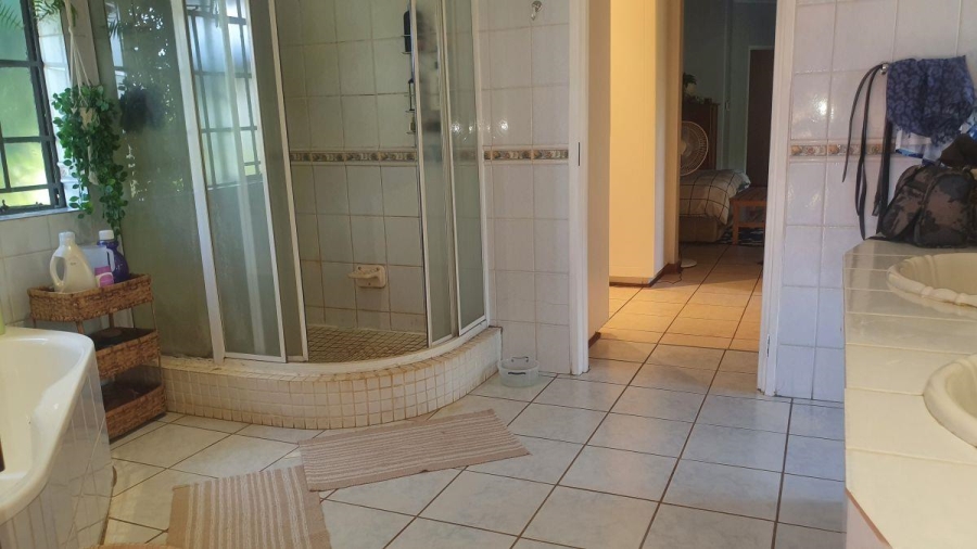 6 Bedroom Property for Sale in White River Mpumalanga