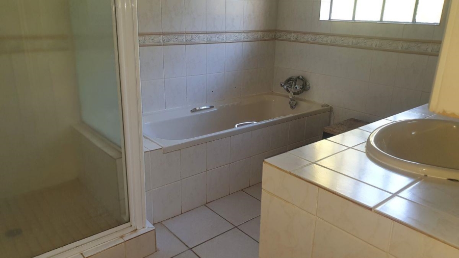 6 Bedroom Property for Sale in White River Mpumalanga