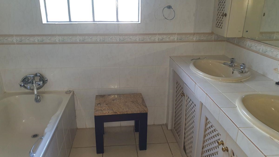 6 Bedroom Property for Sale in White River Mpumalanga