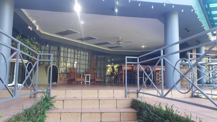 6 Bedroom Property for Sale in White River Mpumalanga