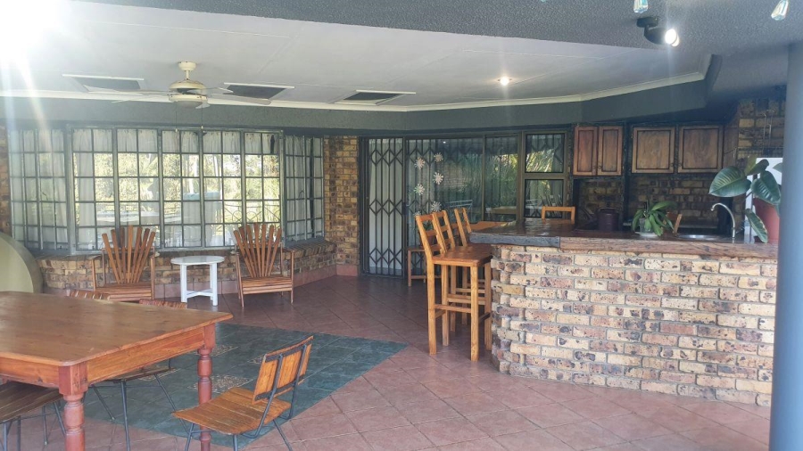 6 Bedroom Property for Sale in White River Mpumalanga