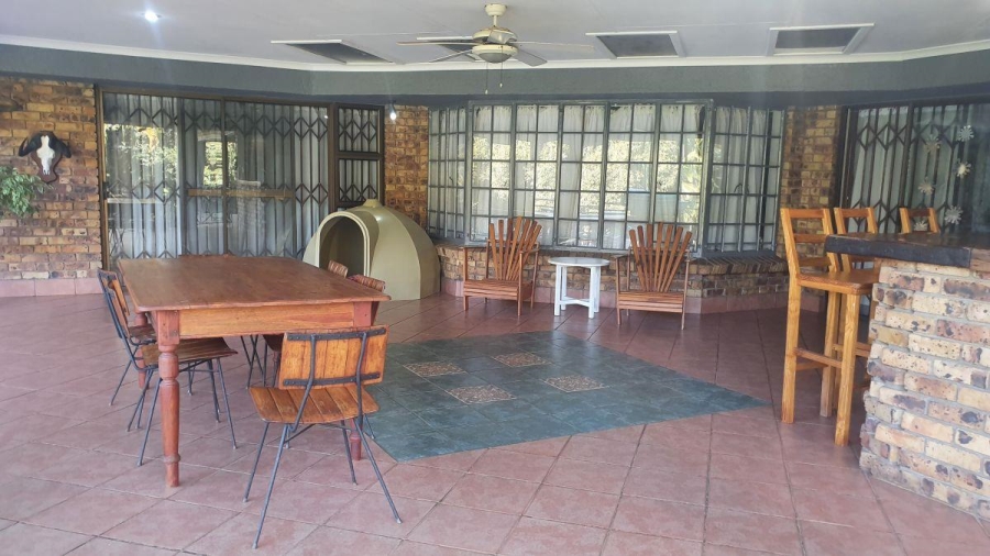 6 Bedroom Property for Sale in White River Mpumalanga