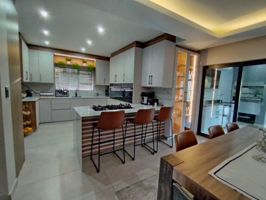 6 Bedroom Property for Sale in Elawini Lifestyle Estate Mpumalanga