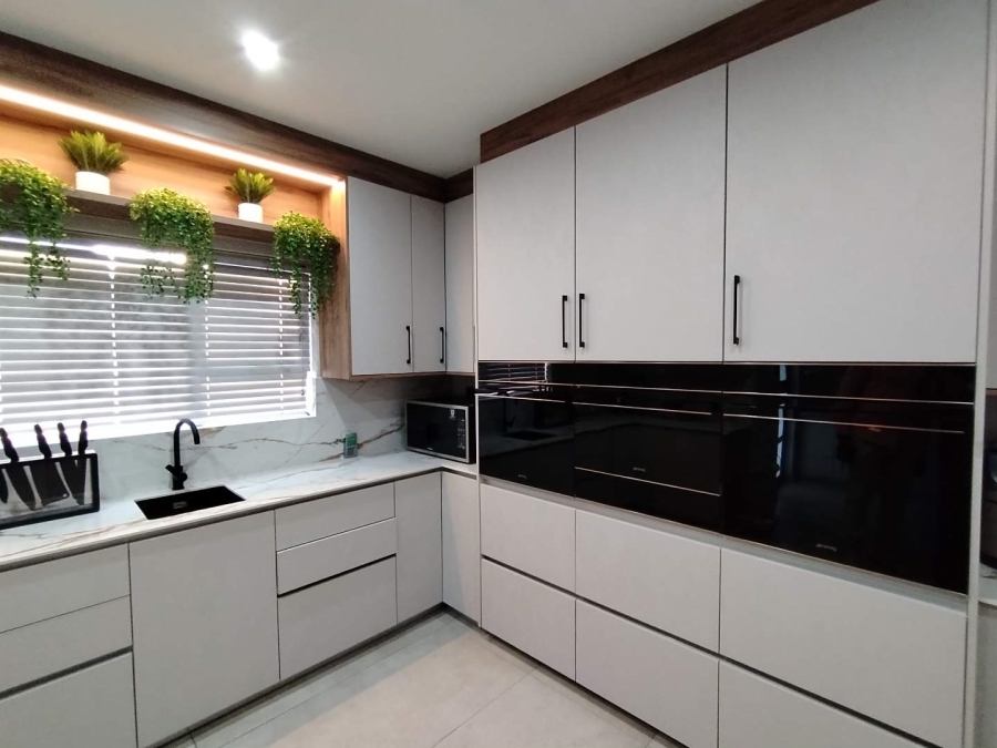 6 Bedroom Property for Sale in Elawini Lifestyle Estate Mpumalanga