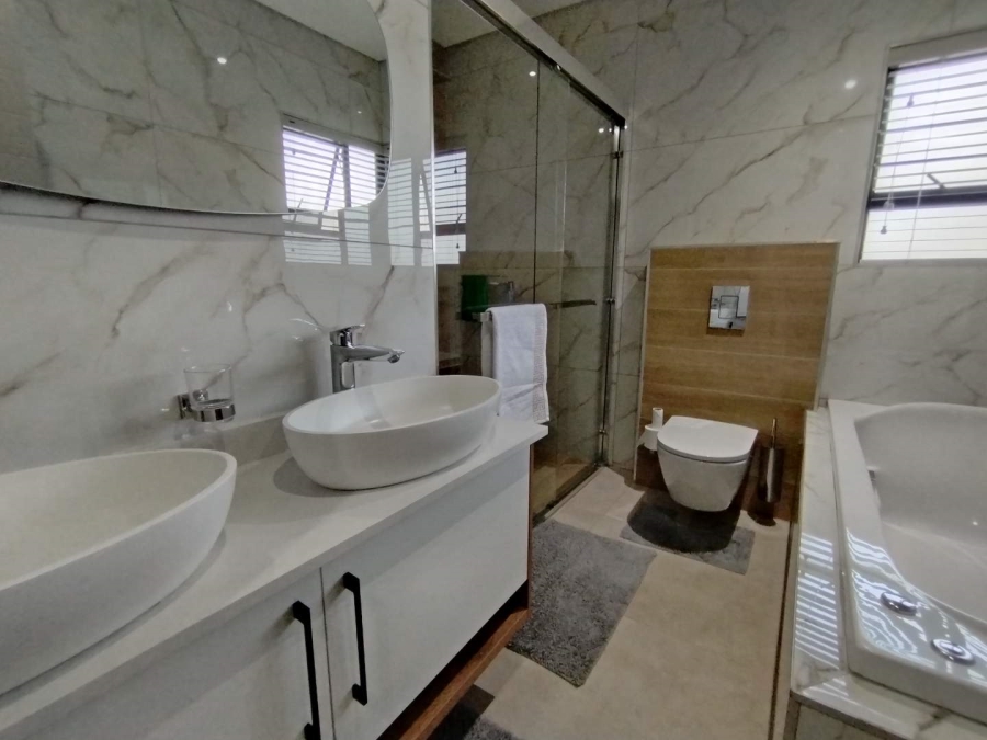 6 Bedroom Property for Sale in Elawini Lifestyle Estate Mpumalanga