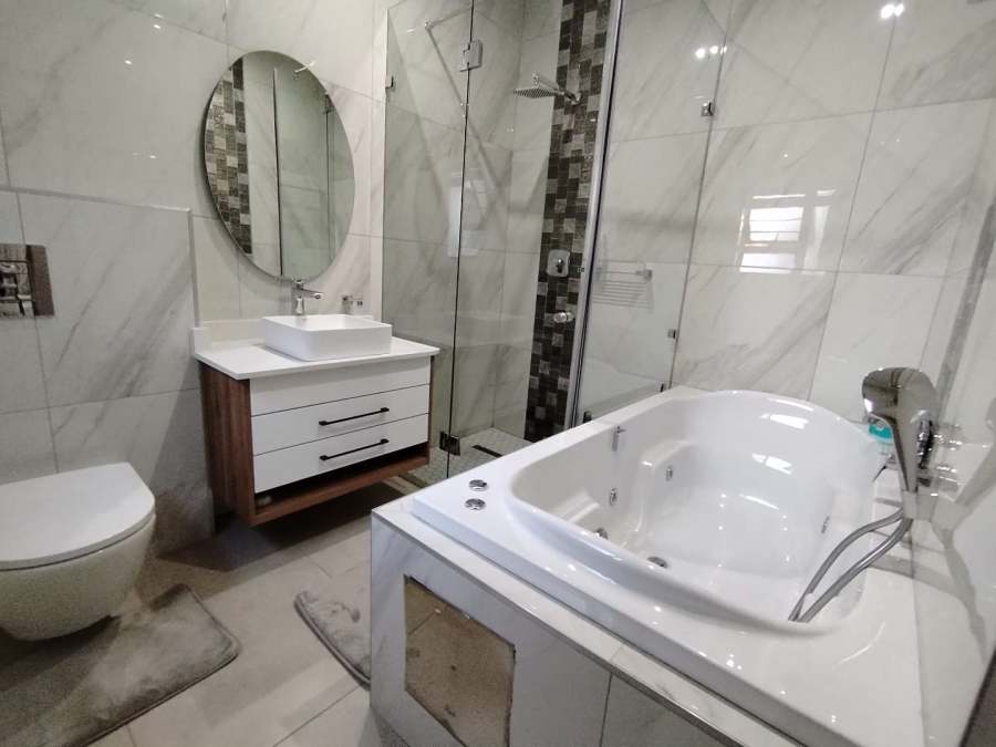 6 Bedroom Property for Sale in Elawini Lifestyle Estate Mpumalanga