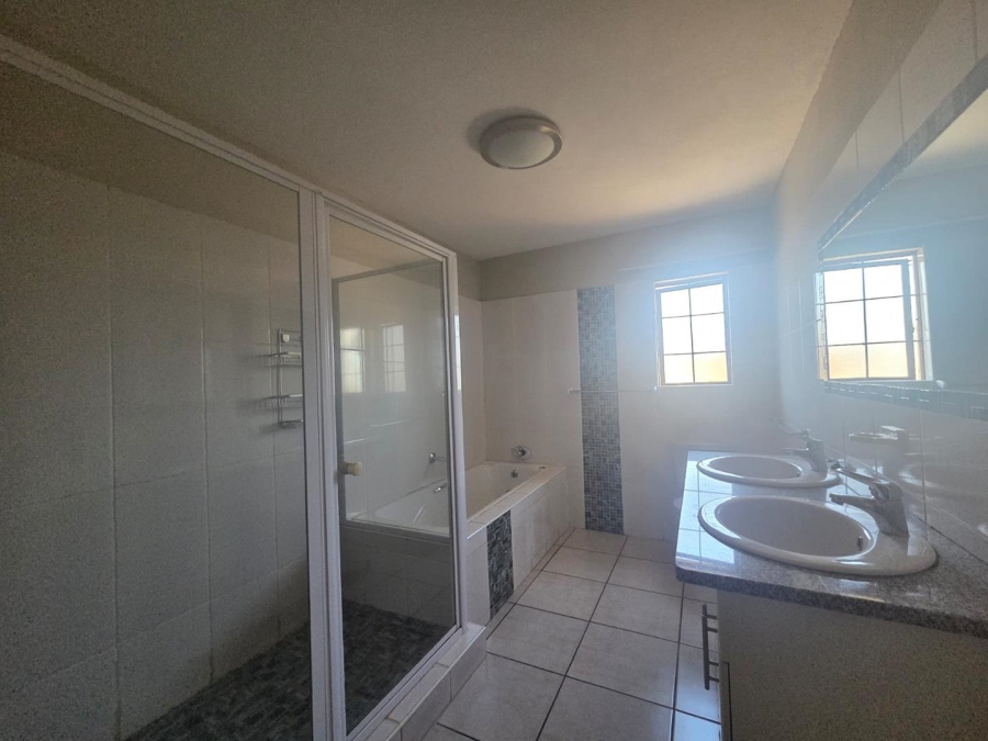 4 Bedroom Property for Sale in Stonehenge Mpumalanga
