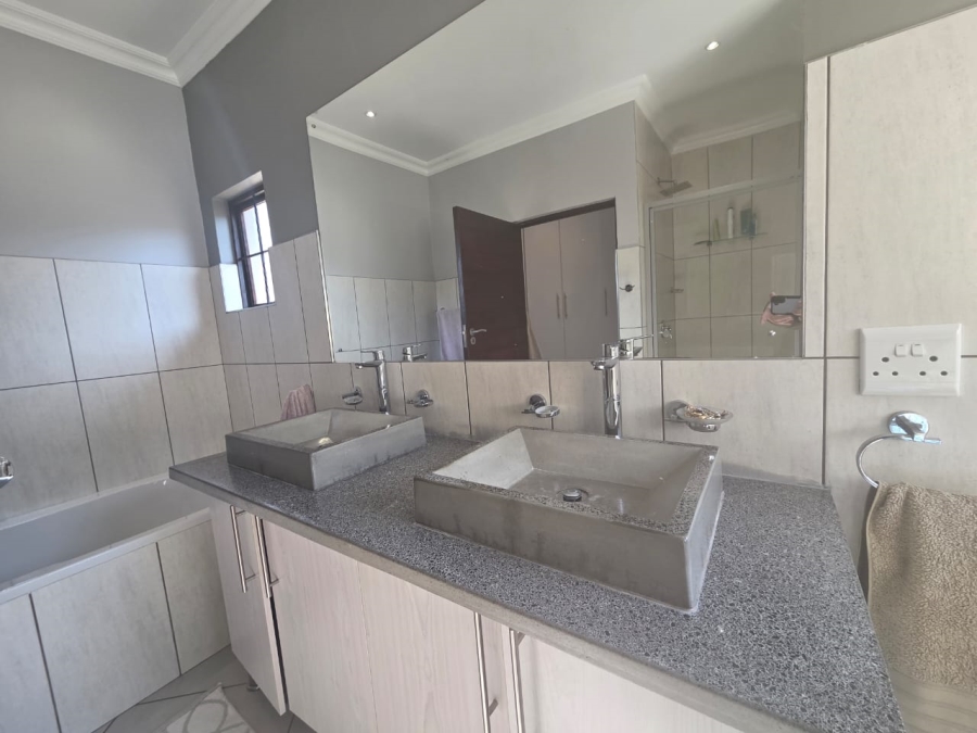 3 Bedroom Property for Sale in Sonheuwel Mpumalanga