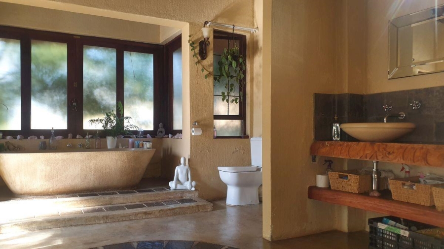 6 Bedroom Property for Sale in White River Mpumalanga