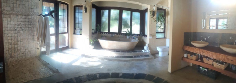 6 Bedroom Property for Sale in White River Mpumalanga