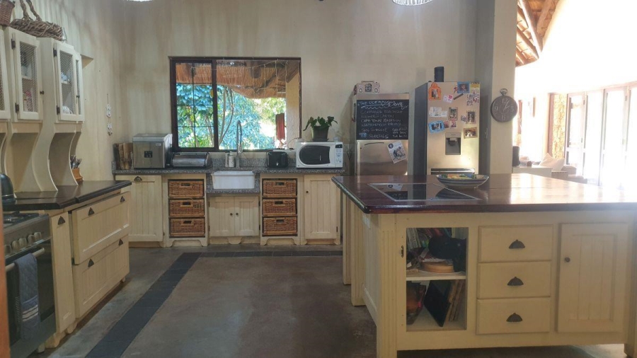 6 Bedroom Property for Sale in White River Mpumalanga