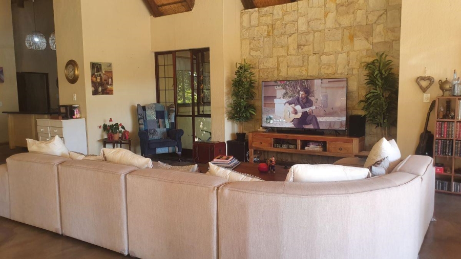 6 Bedroom Property for Sale in White River Mpumalanga