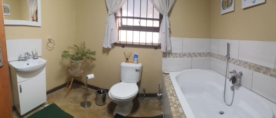 6 Bedroom Property for Sale in White River Mpumalanga