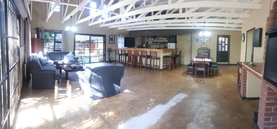 6 Bedroom Property for Sale in White River Mpumalanga