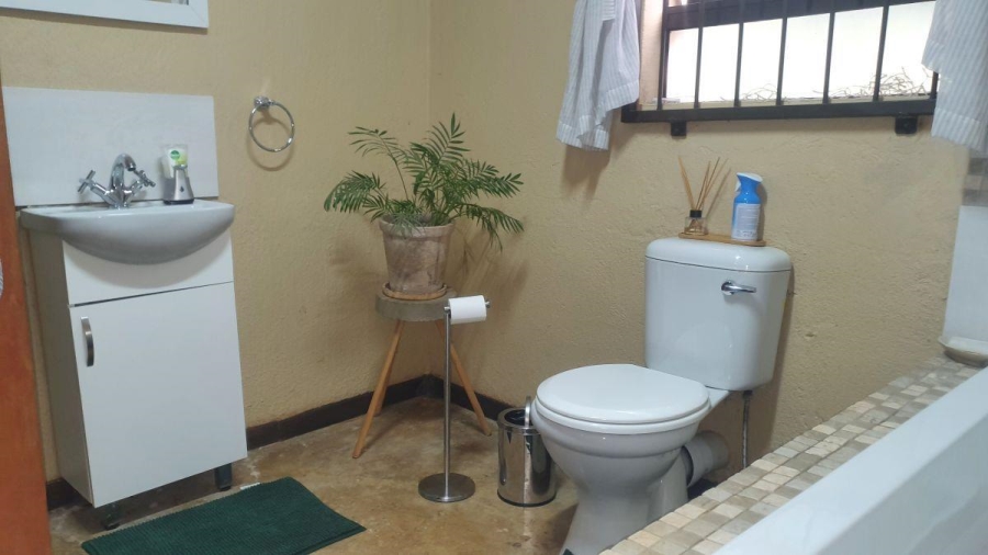 6 Bedroom Property for Sale in White River Mpumalanga