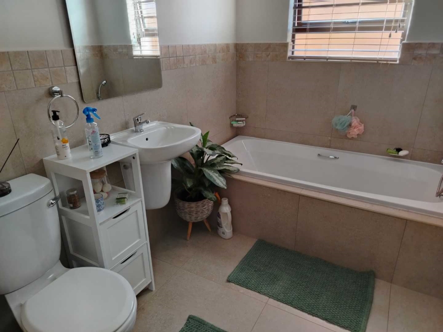 2 Bedroom Property for Sale in Bateleur Estate Mpumalanga