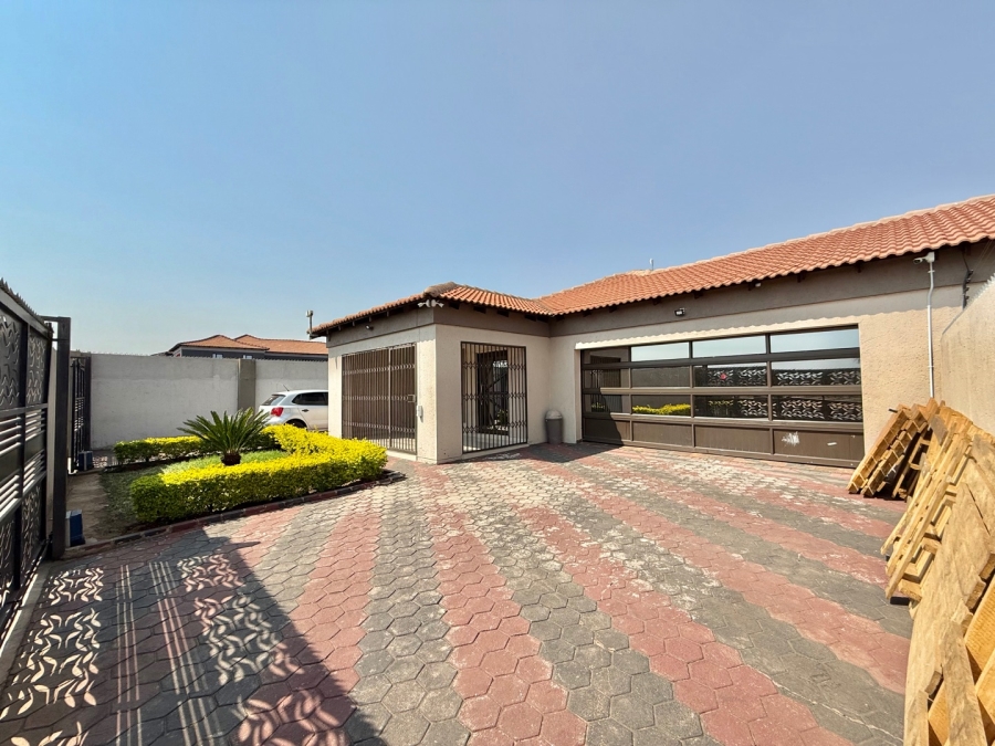 4 Bedroom Property for Sale in Aerorand Mpumalanga
