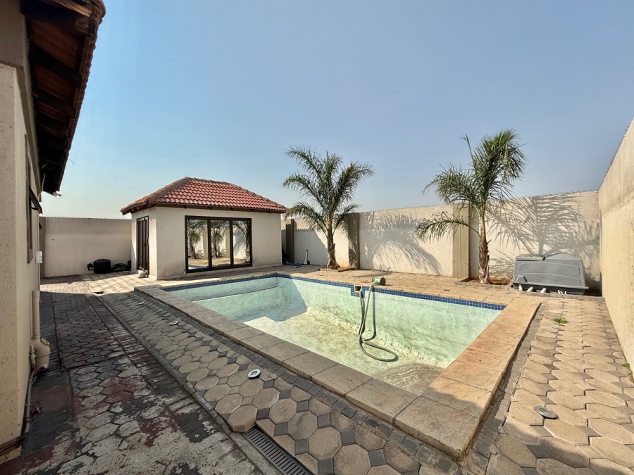4 Bedroom Property for Sale in Aerorand Mpumalanga
