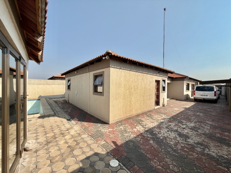 To Let 4 Bedroom Property for Rent in Aerorand Mpumalanga