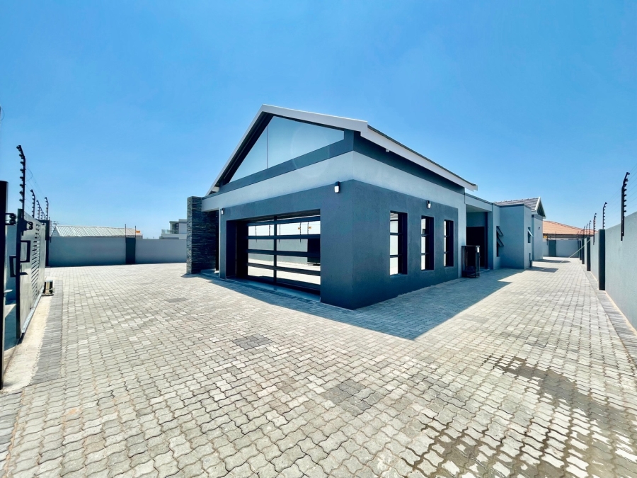 To Let 4 Bedroom Property for Rent in Aerorand Mpumalanga
