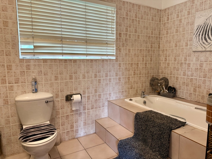 To Let commercial Property for Rent in White River AH Mpumalanga