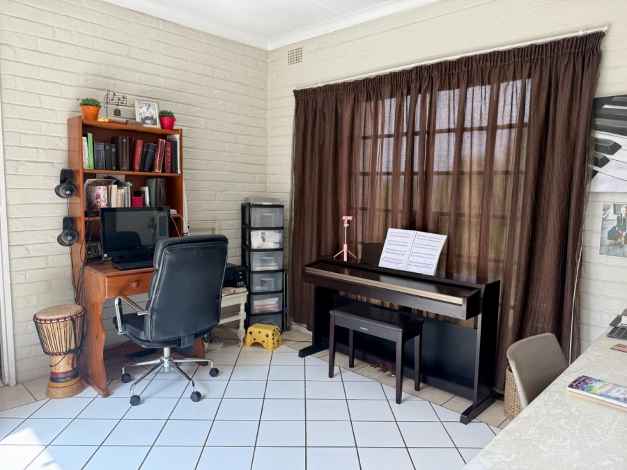 To Let commercial Property for Rent in White River AH Mpumalanga
