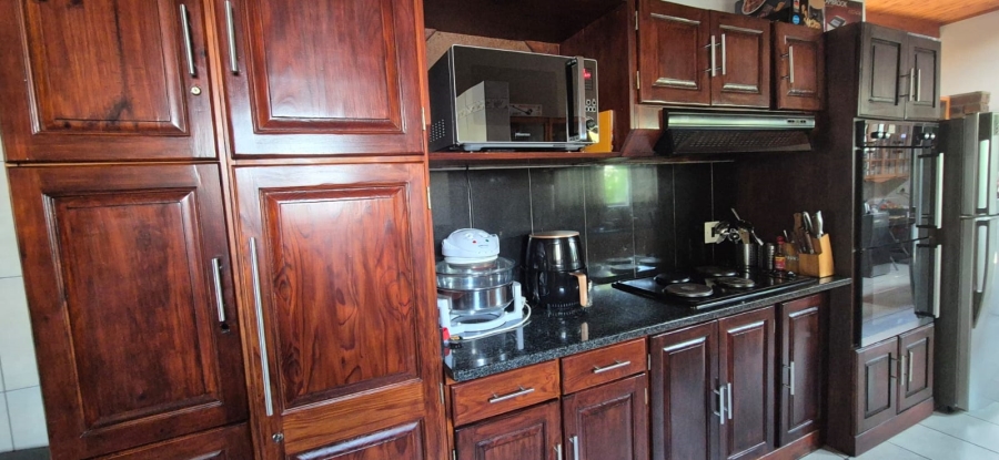 6 Bedroom Property for Sale in Volksrust Mpumalanga