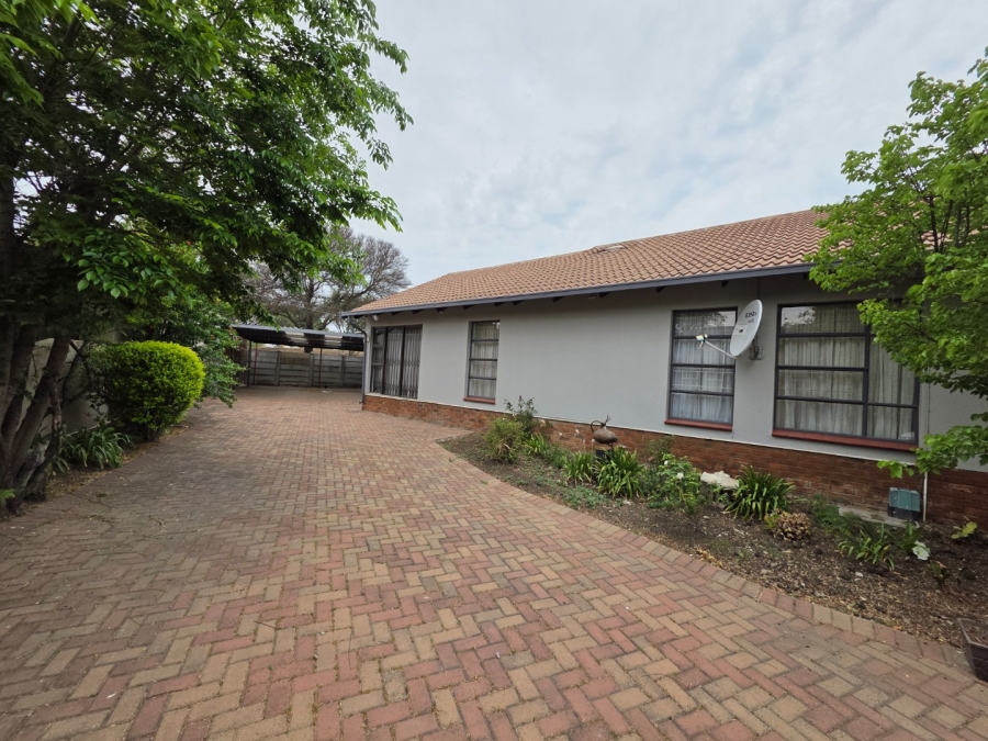 4 Bedroom Property for Sale in Sunset Park Mpumalanga