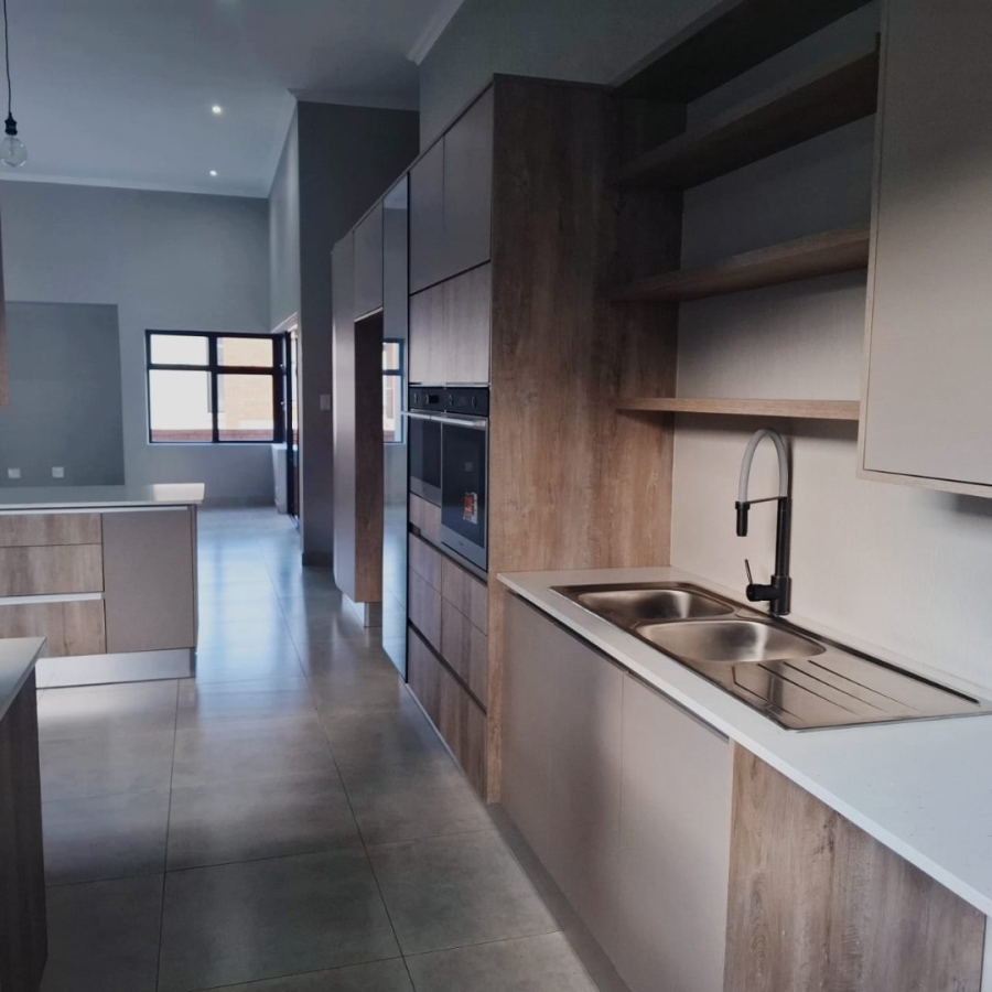 4 Bedroom Property for Sale in Sonheuwel Ext 1 Mpumalanga