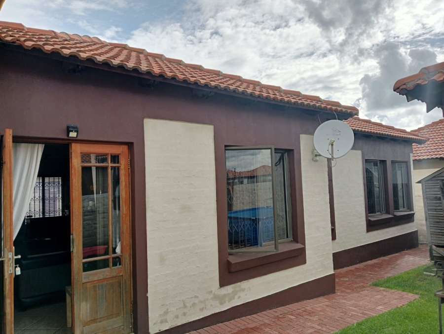 To Let 3 Bedroom Property for Rent in Noordrand Mpumalanga