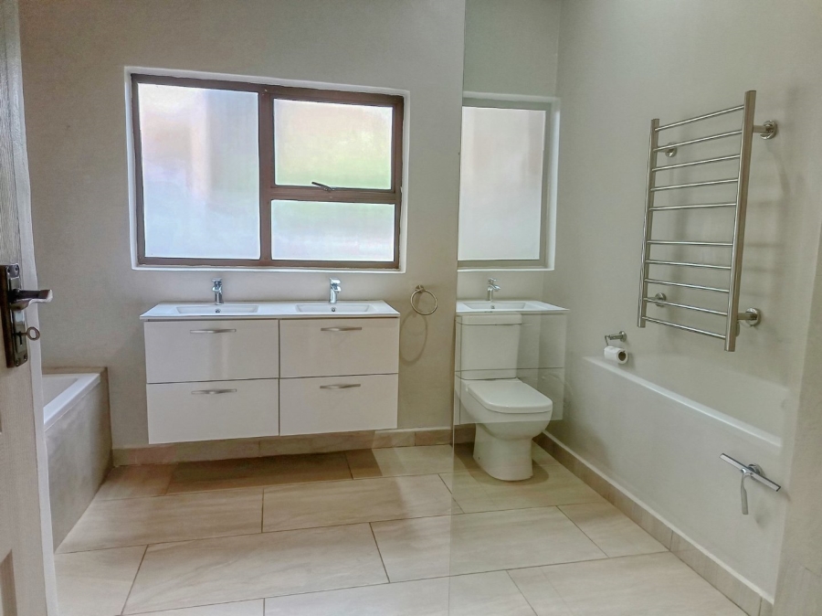 5 Bedroom Property for Sale in Kingsview Ext 1 Mpumalanga