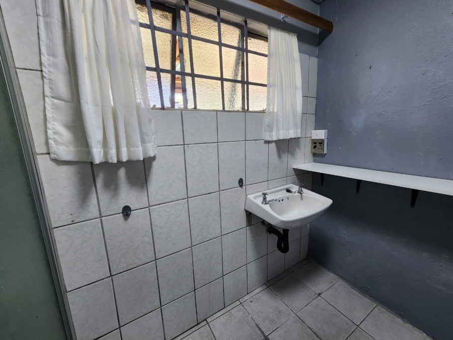 To Let 2 Bedroom Property for Rent in White River Rural Mpumalanga