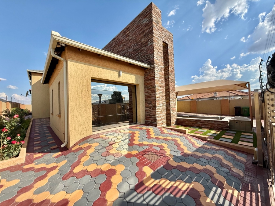 4 Bedroom Property for Sale in Aerorand Mpumalanga
