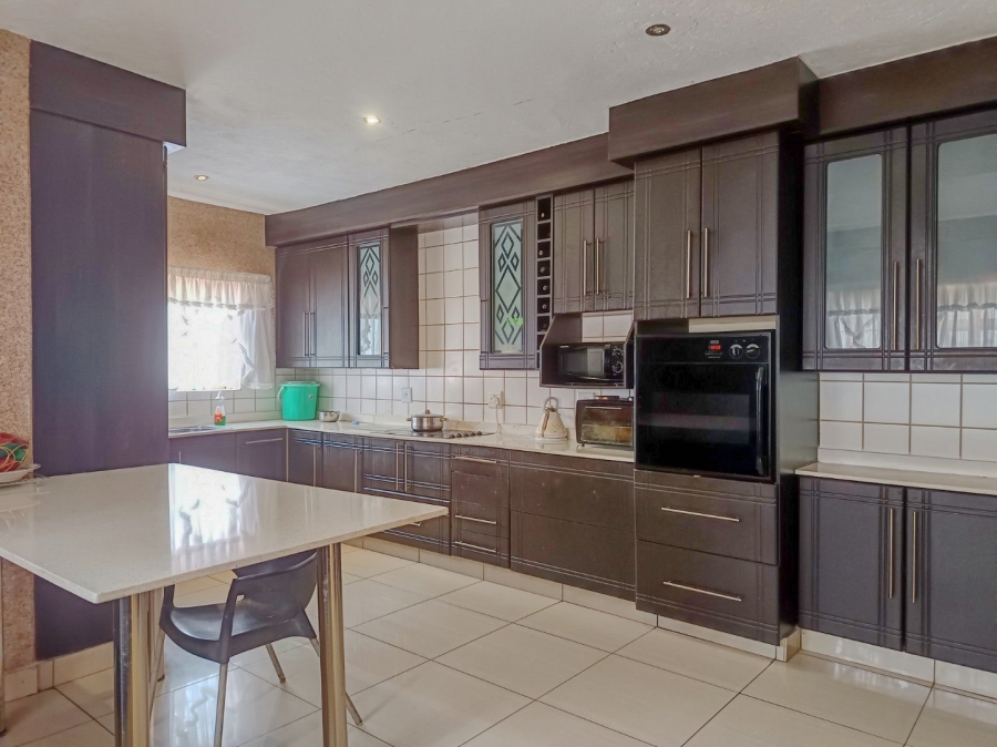 6 Bedroom Property for Sale in White River Ext 18 Mpumalanga