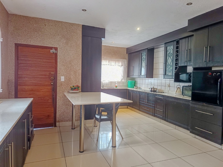 6 Bedroom Property for Sale in White River Ext 18 Mpumalanga