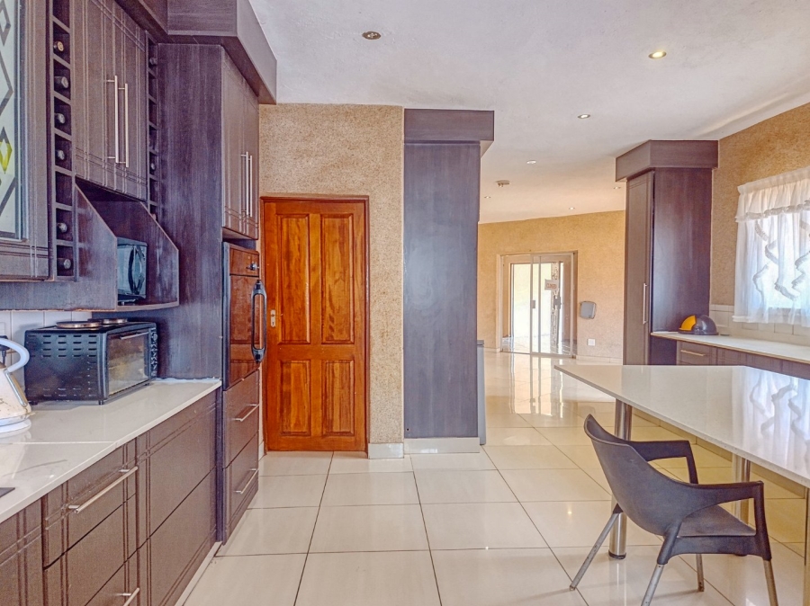 6 Bedroom Property for Sale in White River Ext 18 Mpumalanga